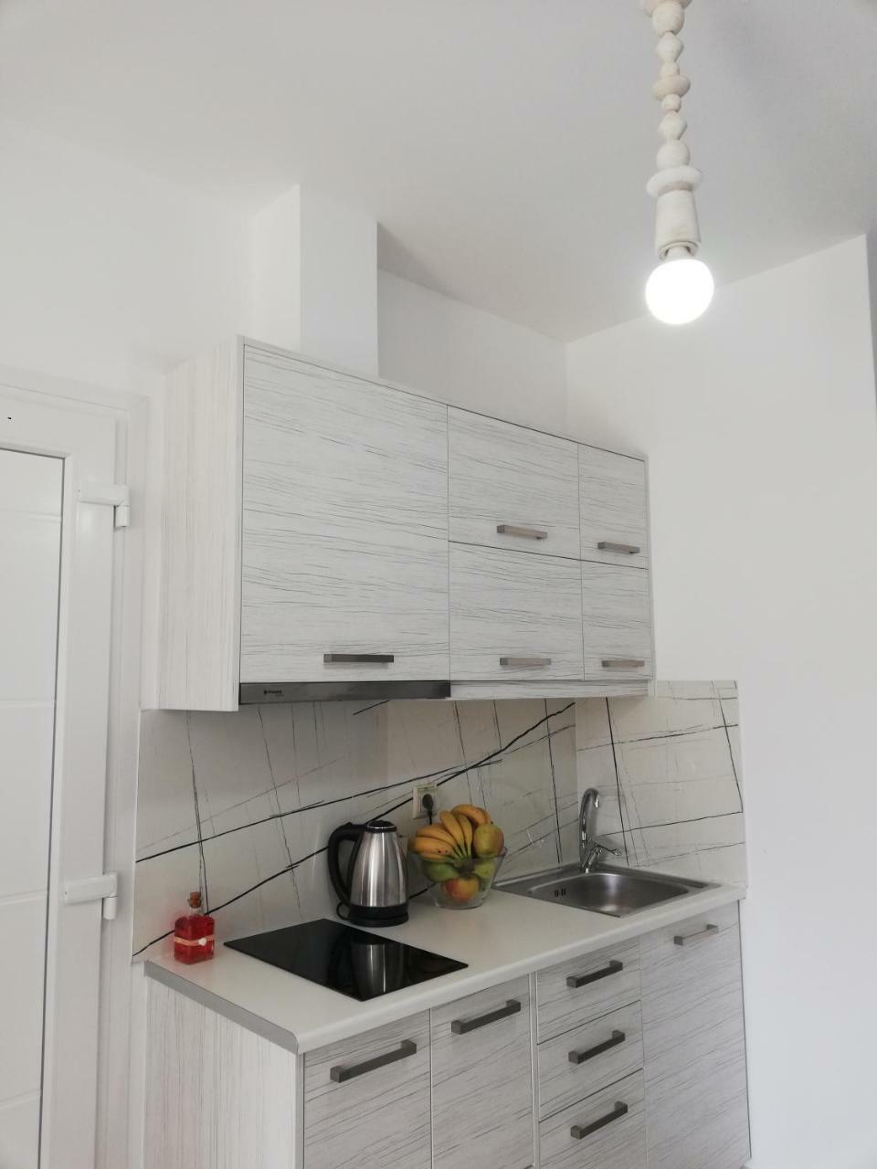 Meltemi Beach Apartments Mílatos Buitenkant foto