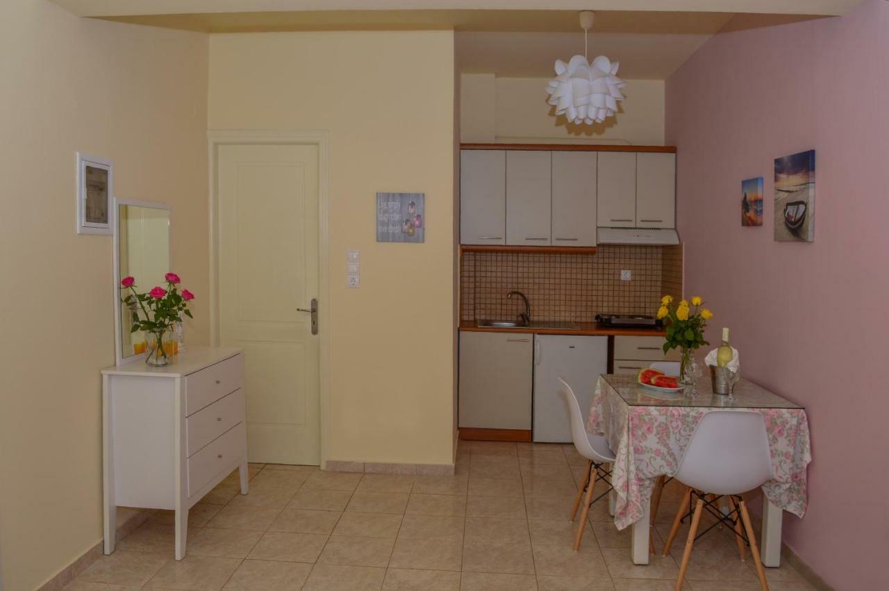 Meltemi Beach Apartments Mílatos Buitenkant foto